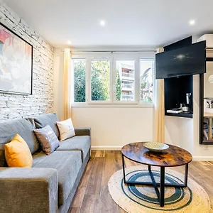 https://cassis-le-marignan.fr-provencehotel.com